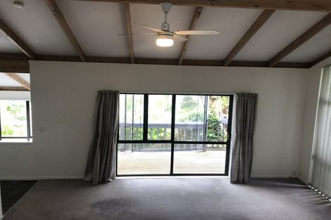 Photo of property in 949 East Coast Road, Torbay, Auckland, 0630