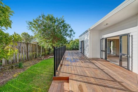 Photo of property in 13 Bronzewing Terrace, Unsworth Heights, Auckland, 0632