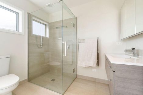 Photo of property in 8 Eric Farley Drive, Kumeu, 0810