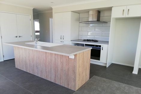 Photo of property in 869c Whangaparaoa Road, Manly, Whangaparaoa, 0930