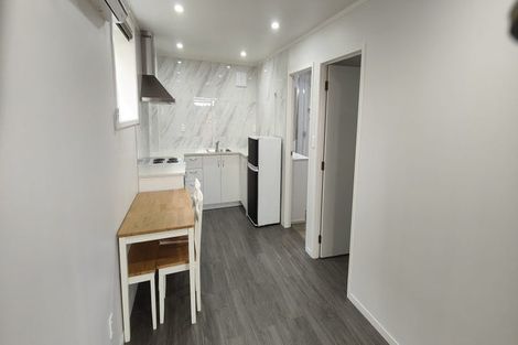 Photo of property in 2/68 Totaravale Drive, Totara Vale, Auckland, 0629