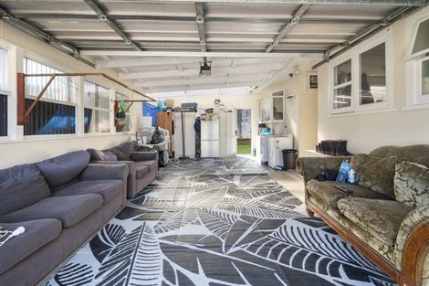 Photo of property in 84 Lethbridge Street, Feilding, 4702