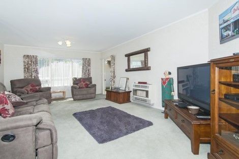 Photo of property in 2/26 Whites Line West, Woburn, Lower Hutt, 5010