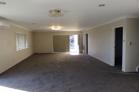 Photo of property in 12 Bonny Crescent, Massey, Auckland, 0614