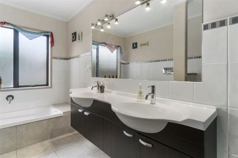 Photo of property in 33 Golden Sands Drive, Papamoa Beach, Papamoa, 3118