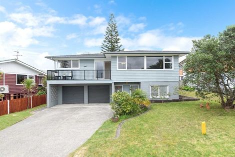 Photo of property in 6 Ravenwood Drive, Forrest Hill, Auckland, 0620