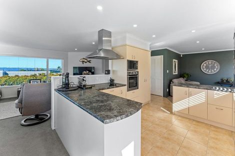 Photo of property in 7 Omana Avenue, Shelly Beach, Helensville, 0874