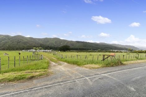 Photo of property in 104 Upper Fitzherbert Road, Wainuiomata, 5373