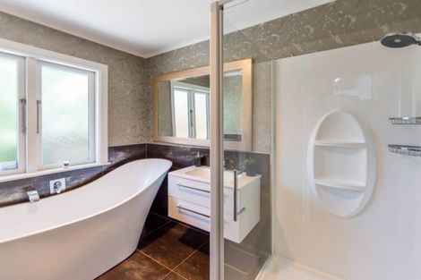 Photo of property in 226 Wairakei Road, Bryndwr, Christchurch, 8053