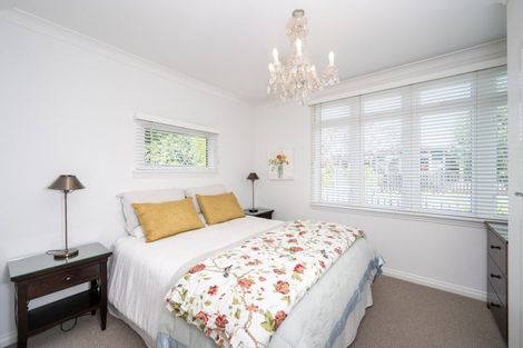 Photo of property in 2 Busby Hill, Havelock North, 4130