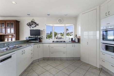 Photo of property in 4 Pacific Parade, Army Bay, Whangaparaoa, 0930