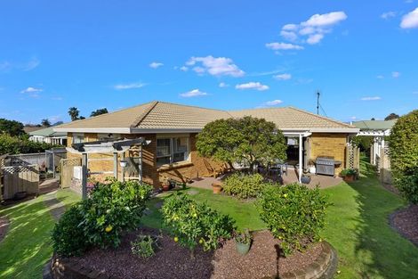 Photo of property in 51 Lakeside Drive, Orewa, 0931