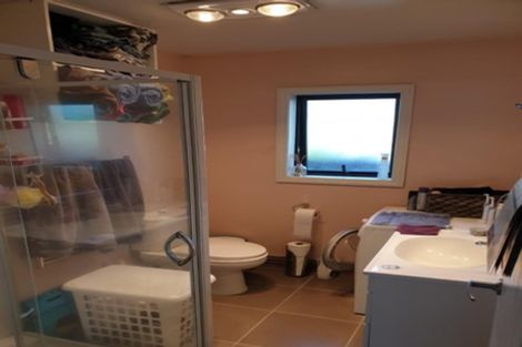 Photo of property in 5 Leiden Place, Totara Vale, Auckland, 0629