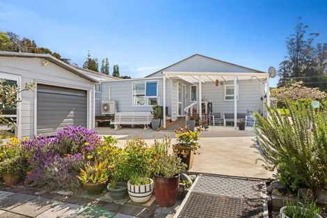 Photo of property in 8 Paraekaretu Street, Hunterville, 4730