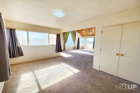 Photo of property in 20 Whiting Grove, West Harbour, Auckland, 0618