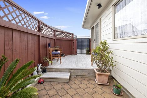 Photo of property in 3/9 Kelvin Place, Westown, New Plymouth, 4310