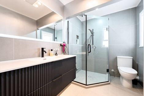 Photo of property in 57 Divich Avenue, Te Atatu South, Auckland, 0610