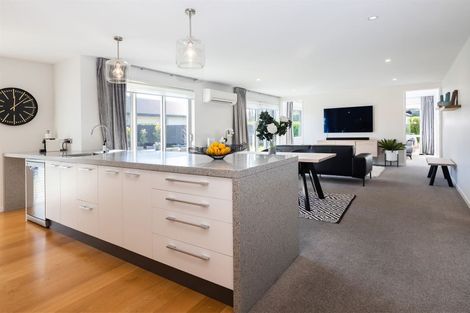 Photo of property in 15 Bargrove Close, Halswell, Christchurch, 8025