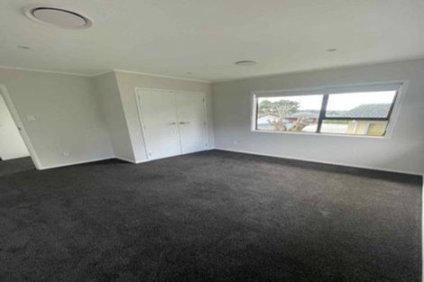 Photo of property in 5 Forsythe Place, Massey, Auckland, 0614