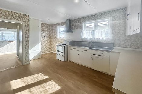 Photo of property in 83 Featherston Street, Takaro, Palmerston North, 4412