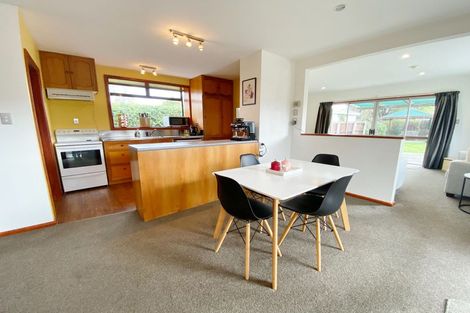 Photo of property in 15 Oldwood Street, Bishopdale, Christchurch, 8053