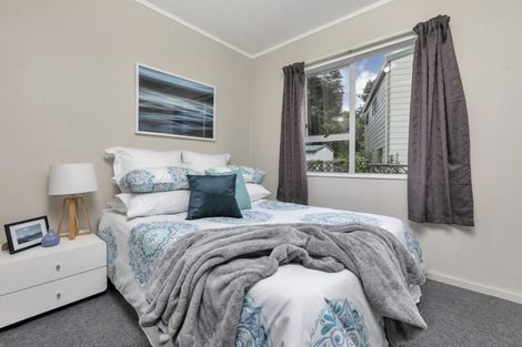 Photo of property in 2/125 Beach Haven Road, Beach Haven, Auckland, 0626