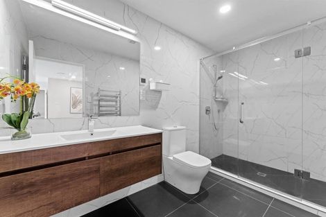 Photo of property in 25 Para Close, Fairview Heights, Auckland, 0632