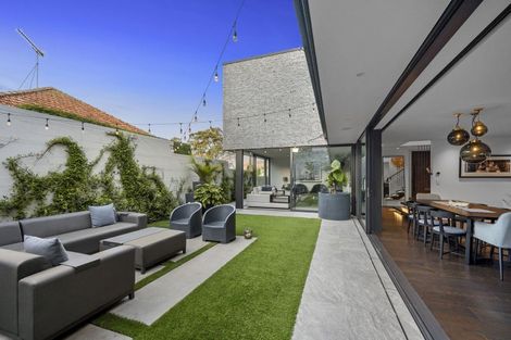 Photo of property in 222 Hurstmere Road, Takapuna, Auckland, 0622