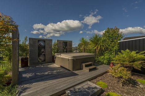 Photo of property in 18 Topping Place, Whitianga, 3510