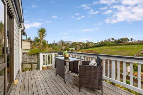 Photo of property in 71 Heta Road, Highlands Park, New Plymouth, 4312