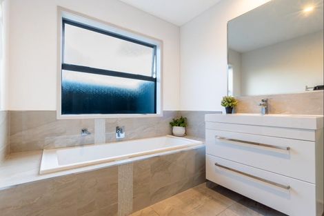 Photo of property in 1330b Papamoa Beach Road, Papamoa Beach, Papamoa, 3118