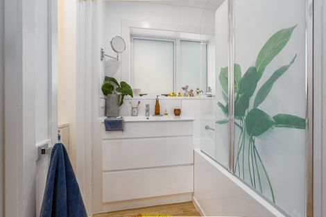 Photo of property in 28 Black Rock Road, Newlands, Wellington, 6037