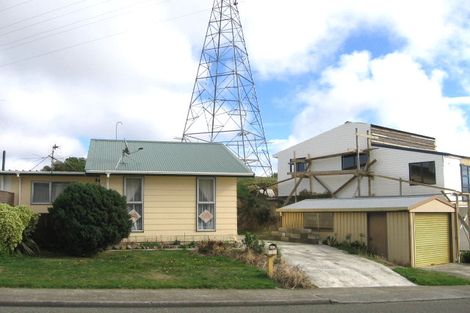 Photo of property in 1 Colchester Crescent, Newlands, Wellington, 6037