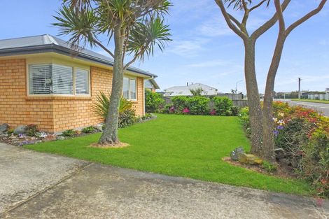 Photo of property in 62 Andrews Street, Foxton Beach, Foxton, 4815