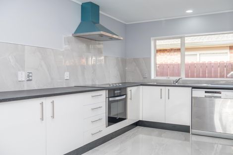 Photo of property in 100 Manuroa Road, Takanini, 2112