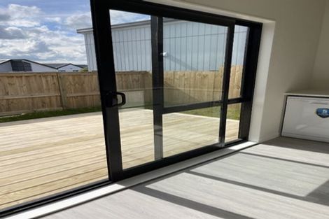 Photo of property in 21 Morus Road, Massey, Auckland, 0614