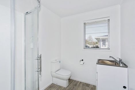 Photo of property in 30a Birdwood Road, Swanson, Auckland, 0612