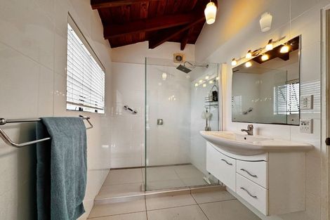 Photo of property in 1/20a Hauraki Road, Hauraki, Auckland, 0622