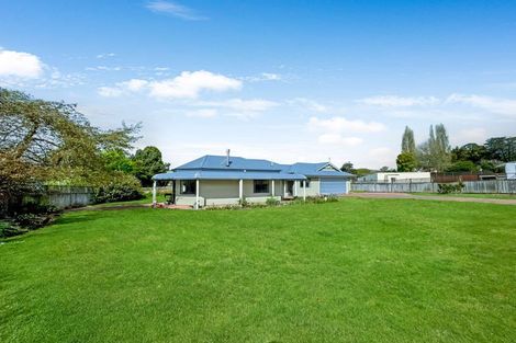 Photo of property in 20 Paraekaretu Street, Hunterville, 4730