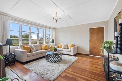 Photo of property in 21 Fairfax Avenue, Northcote, Auckland, 0627