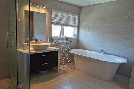 Photo of property in 46 Hattaway Avenue, Bucklands Beach, Auckland, 2012