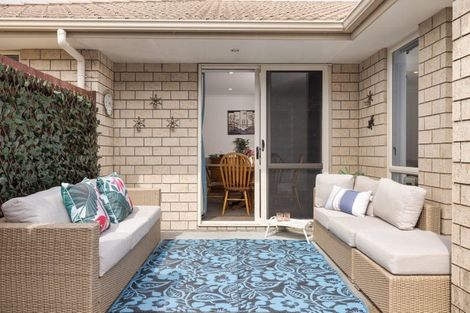 Photo of property in 33 Seabreeze Place, Papamoa Beach, Papamoa, 3118