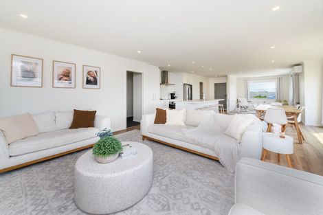 Photo of property in 12 Corsica Court, Fitzherbert, Palmerston North, 4410