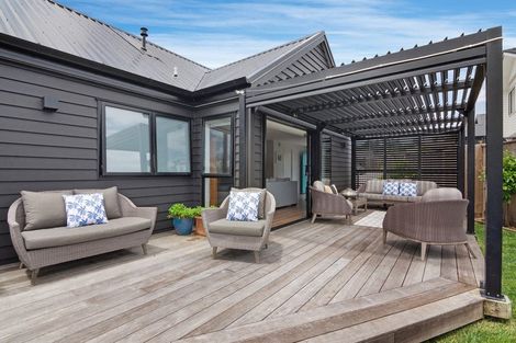 Photo of property in 9 Koiora Lane, Long Bay, Auckland, 0630