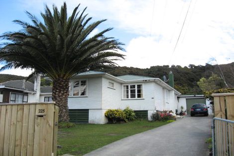 Photo of property in 225 Wellington Road, Wainuiomata, Lower Hutt, 5014