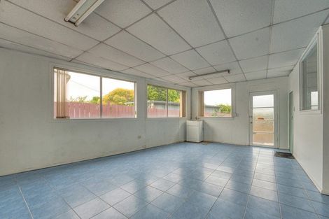 Photo of property in 8 Condliffe Place, New Windsor, Auckland, 0600