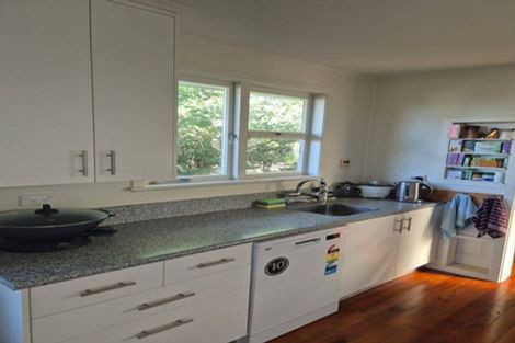 Photo of property in 38 Potter Avenue, Northcote, Auckland, 0627