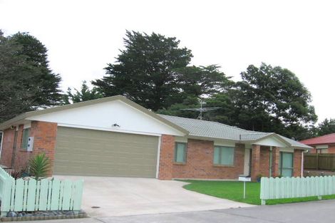 Photo of property in 15 Shah Place, Glen Eden, Auckland, 0602