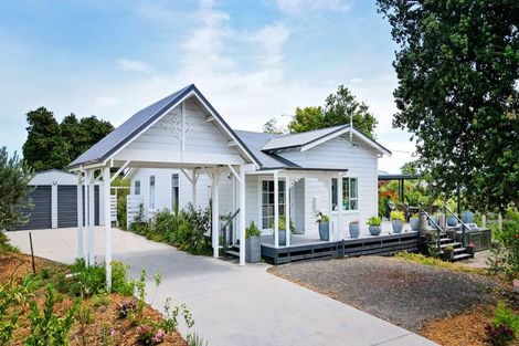 Photo of property in 104 Ferry Road, Clive, 4102