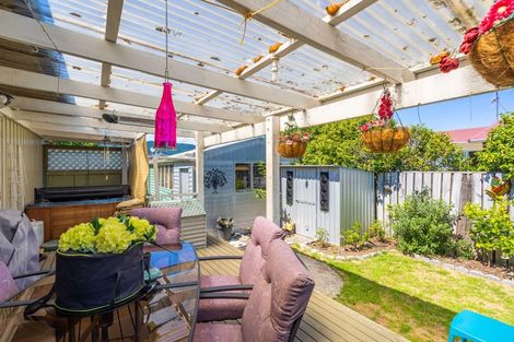 Photo of property in 1 Elder Grove, Paraparaumu, 5032